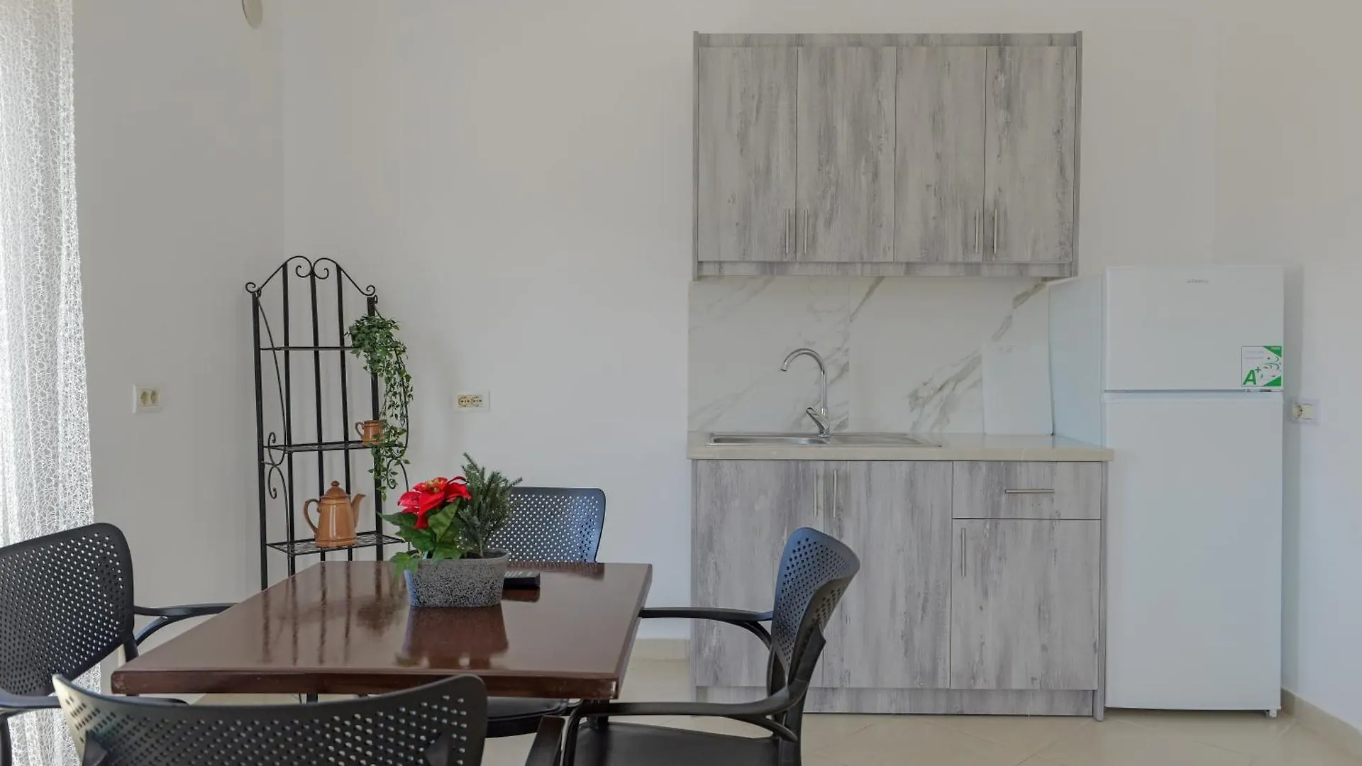 Hotel Central Garden Residence Sofia - Free Parking Ksamil