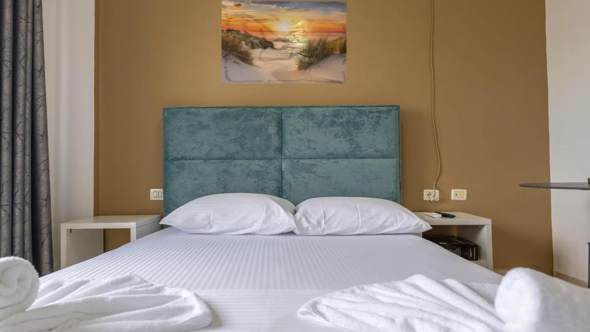 Central Garden Residence Sofia - Free Parking Ksamil Hotel